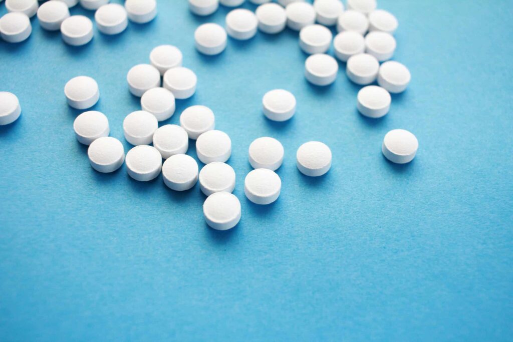 oral vs topical minoxidil as depicted by pills