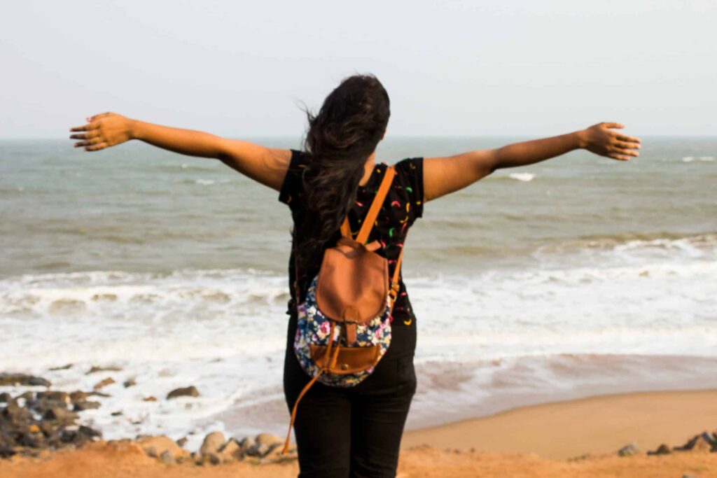 Does sunscreen expire as depicted by a brown woman at beach